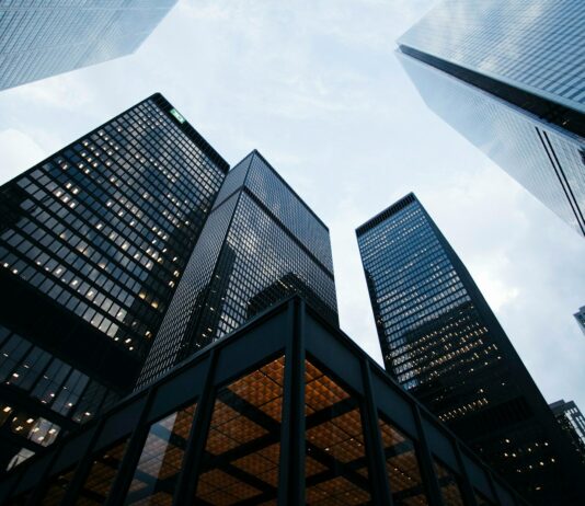 ‘소부장 으뜸기업’ 글로벌 공급망 핵심기업으로 키운다 low angle photo of city high rise buildings during daytime