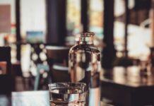 운동과 함께하는 다이어트 플랜 clear drinking glass on table