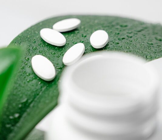 영양 & 보충제, 건강한 삶을 위한 똑똑한 선택법 a close-up of a poker chip