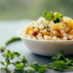 변화하는 식생활, 건강하게 따라잡기…실생활에서 실천하는 새로운 식단법 white ceramic bowl with green vegetable