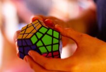 스마트 뇌건강 실천법, 일상 속 작은 변화로 시작하세요 3 x 3 rubiks cube