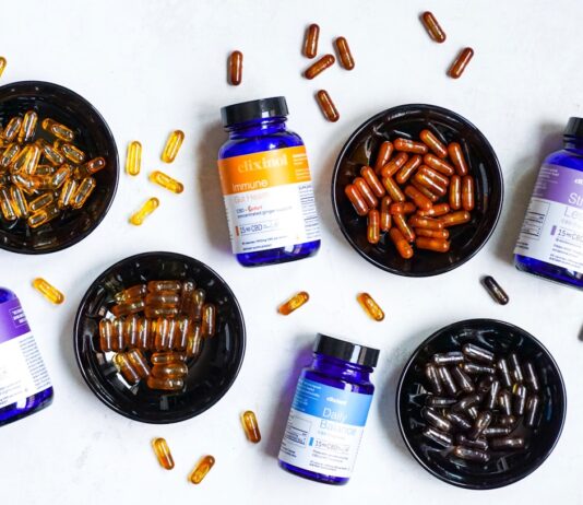 “나만의 맞춤 영양, 실속 있게 챙기기…보충제 트렌드와 건강 실천법” blue and white plastic bottle beside brown round ashtray