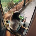 만성피로의 그늘, 일상 속 실천으로 밝게 걷자 Woman sitting on balcony with smartphone